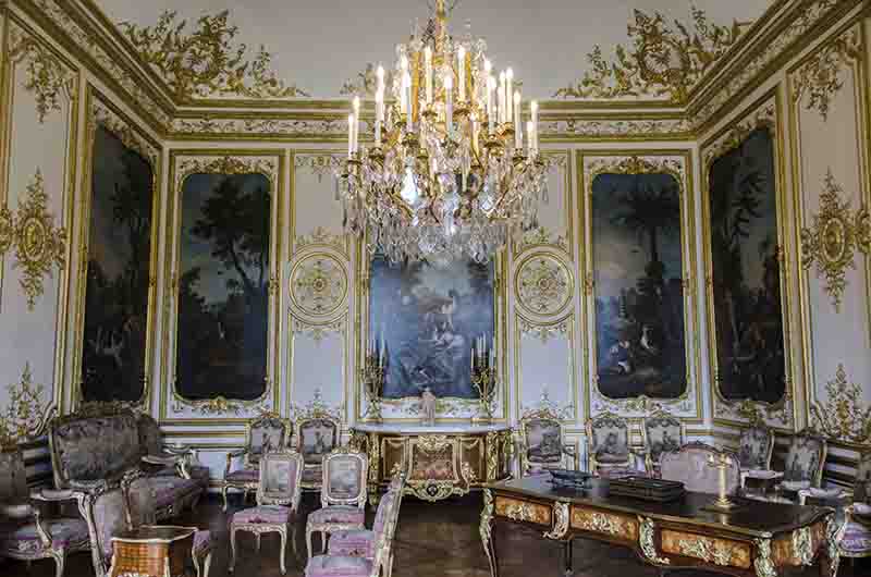 Francia - Chantilly 14 - castillo de Chantilly - Antecámara.jpg